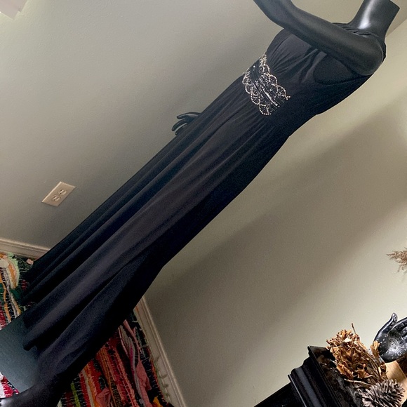 R&M Richards Black Sleeveless Halter Gown Dress - Picture 9 of 11